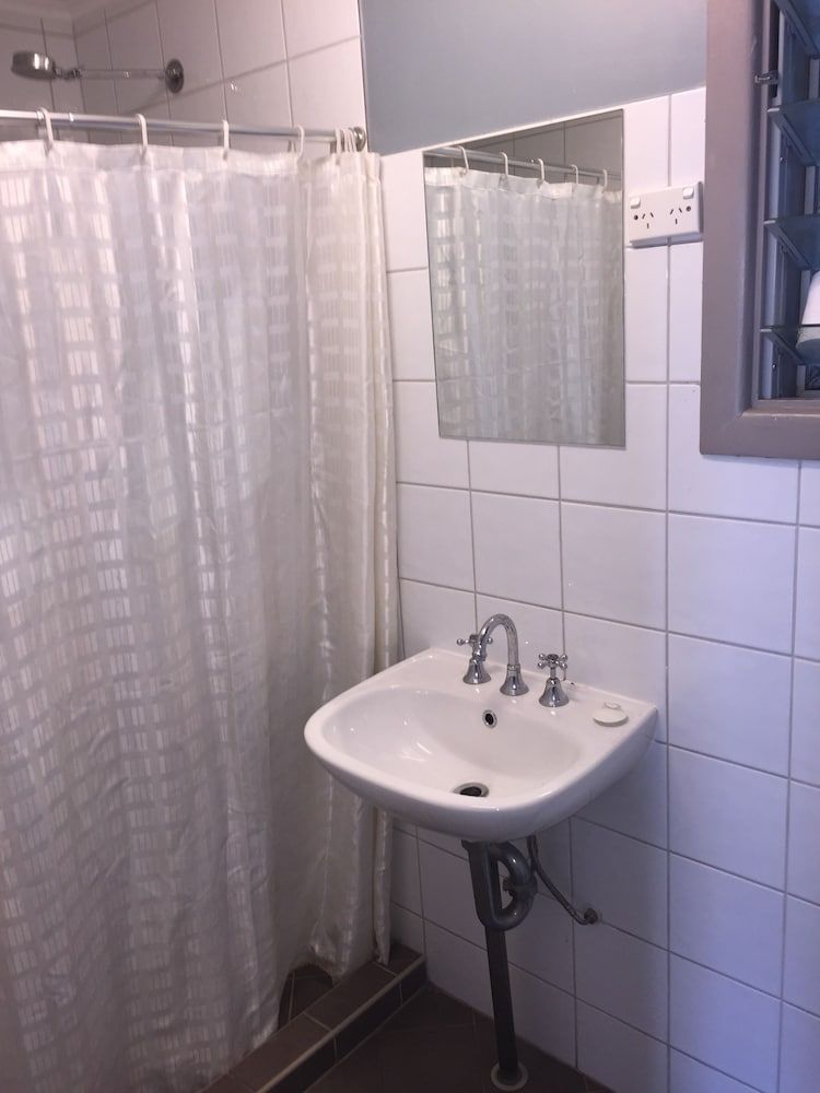 Capricornia Motel Standard Room 10