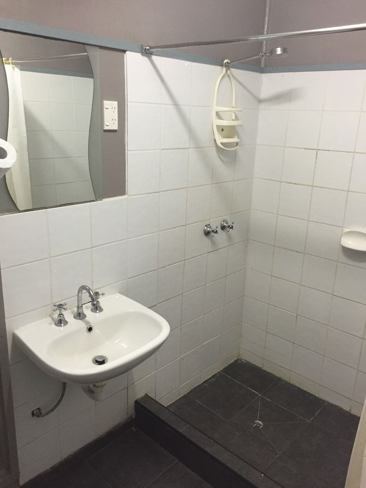 Capricornia Motel Standard Room 9