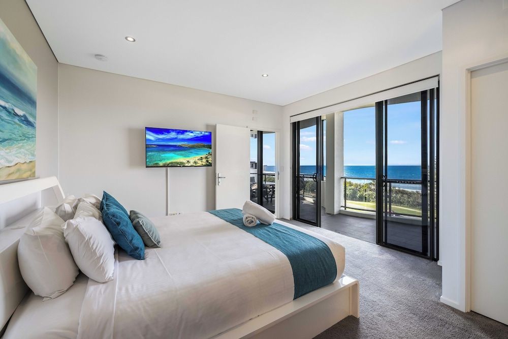 Meridian Alex Beach Apartments 4 Bedroom Penthouse - Private Bar 3