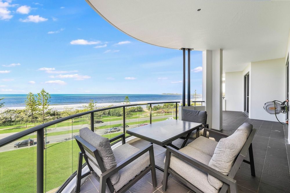 Meridian Alex Beach Apartments 4 Bedroom Penthouse - Private Bar 4