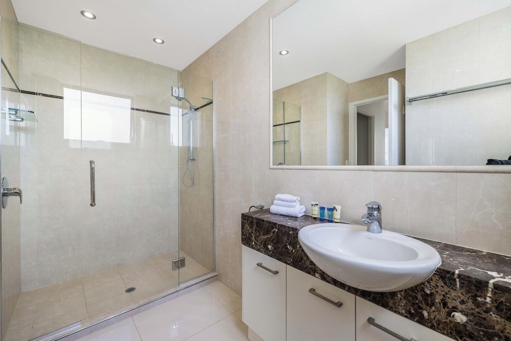 Meridian Alex Beach Apartments 4 Bedroom Penthouse - Private Bar 9