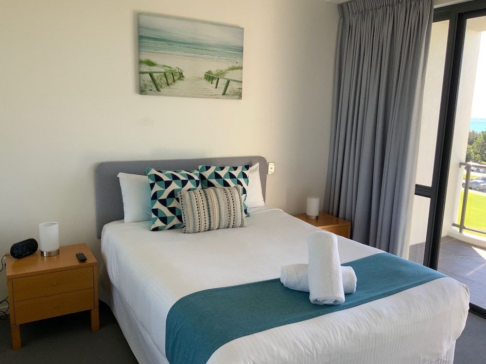 Meridian Alex Beach Apartments Beachfront Apartment, 2 Bedrooms 3