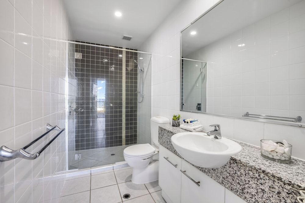 Meridian Alex Beach Apartments Beachfront Apartment, 2 Bedrooms 10