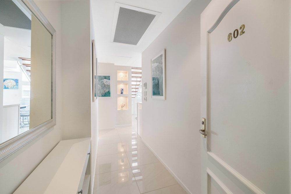 Meridian Alex Beach Apartments 4 Bedroom Penthouse - Private Bar 8