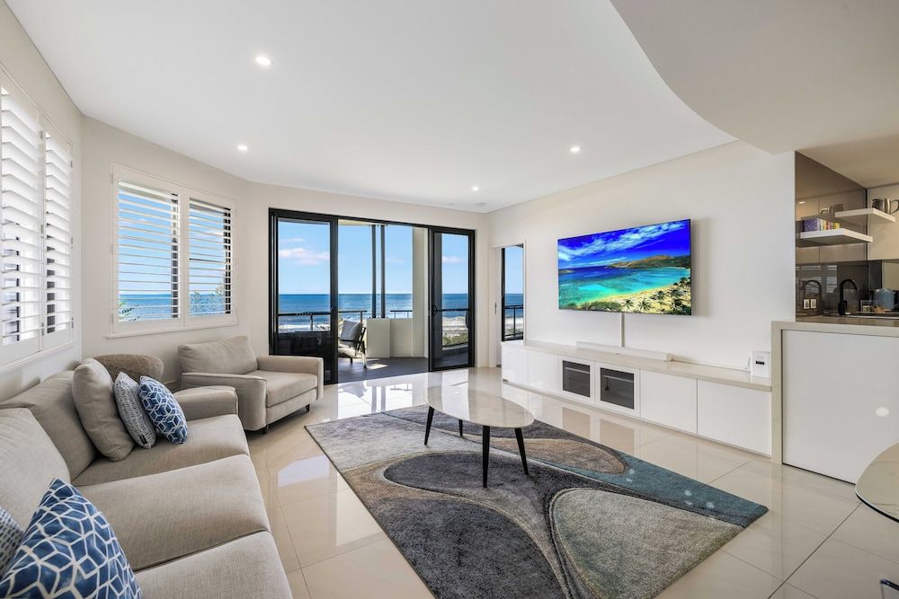 Meridian Alex Beach Apartments 4 Bedroom Penthouse - Private Bar 13