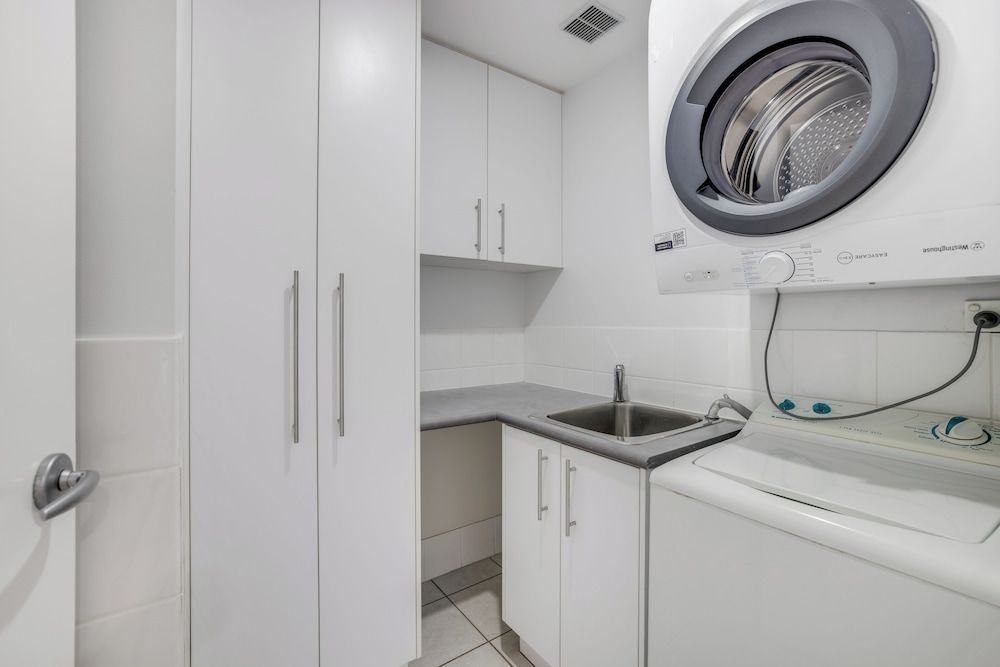 Meridian Alex Beach Apartments Beachfront Apartment, 2 Bedrooms 9