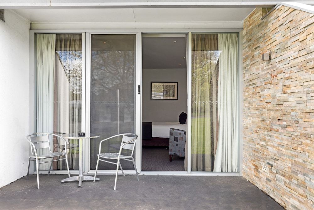 The Commodore Studio Terrace 3