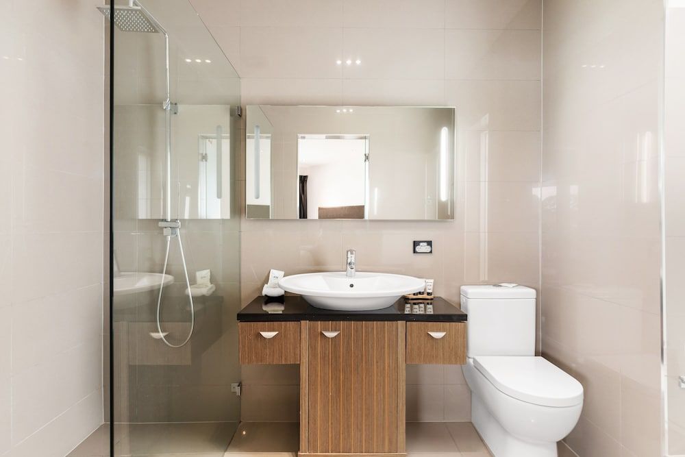 The Commodore Two-Bedroom Suite 5