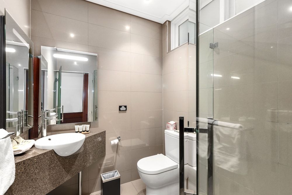 The Commodore Two-Bedroom Suite 4