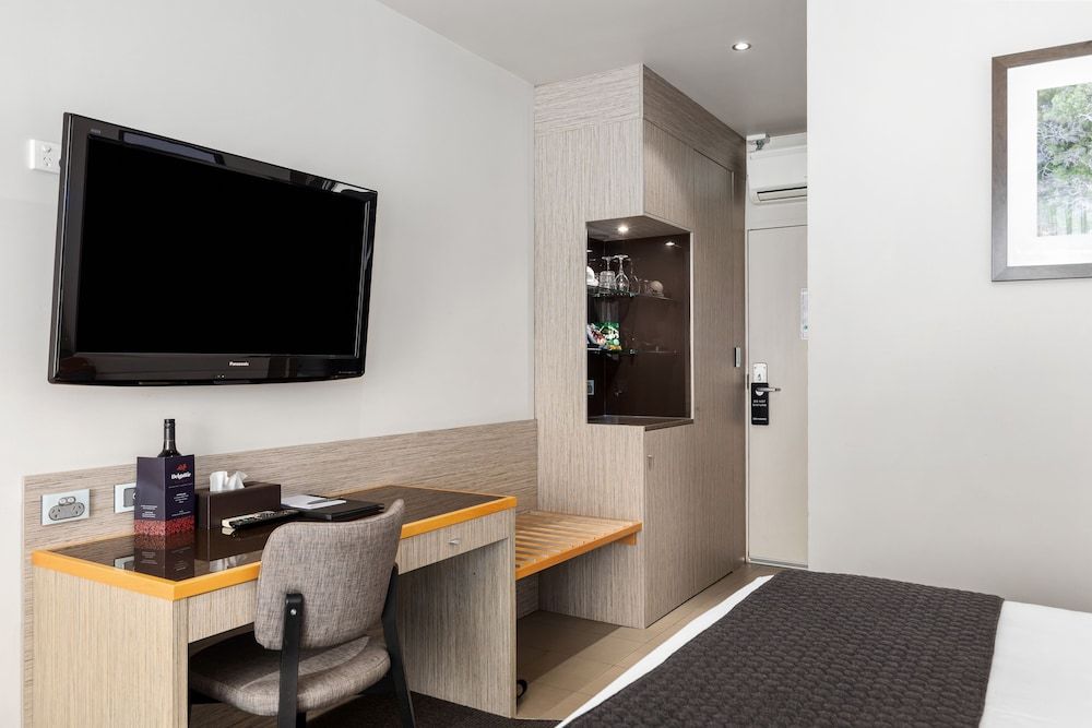 The Commodore Studio Terrace 5