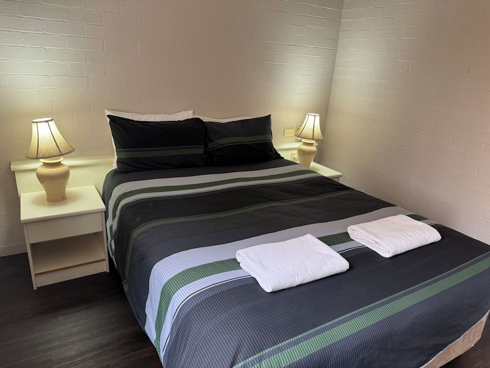 1 Bedroom Upstairs Suite