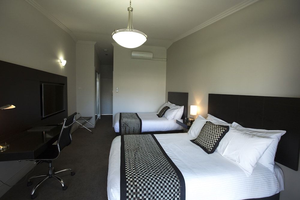 Southgate Motor Inn Twin Room