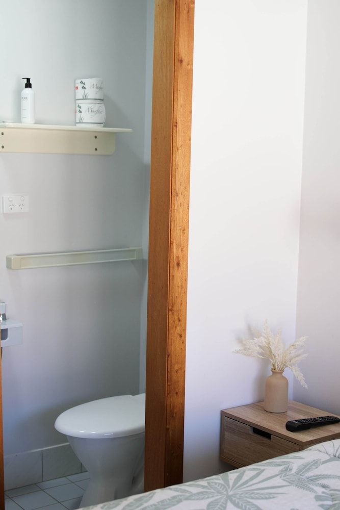 Port Vincent Motel & Apartments Standard Apartment, 2 Bedrooms, Kitchen 8