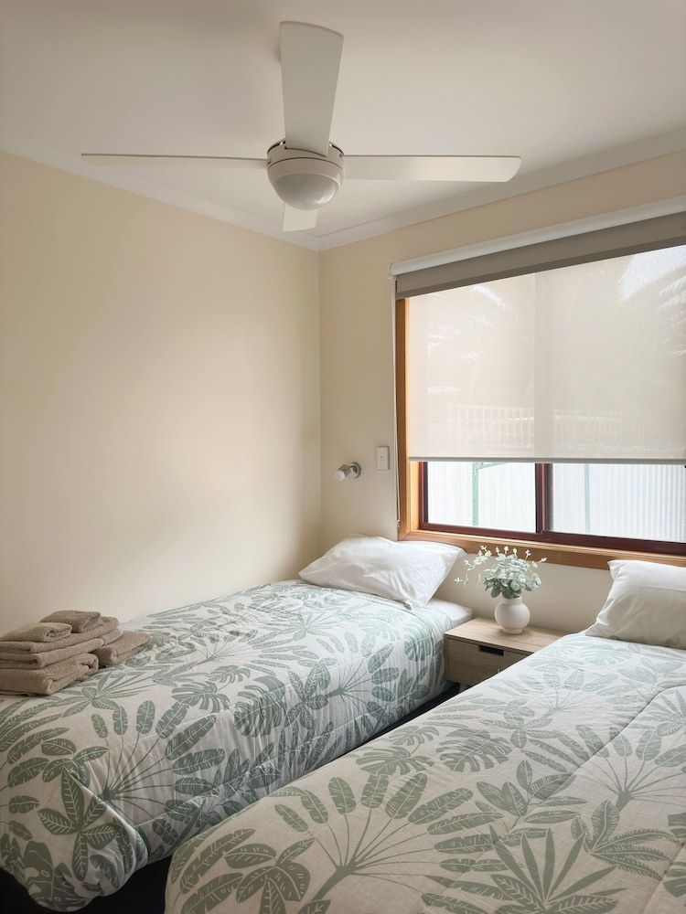 Port Vincent Motel & Apartments Standard Apartment, 2 Bedrooms, Kitchen 4