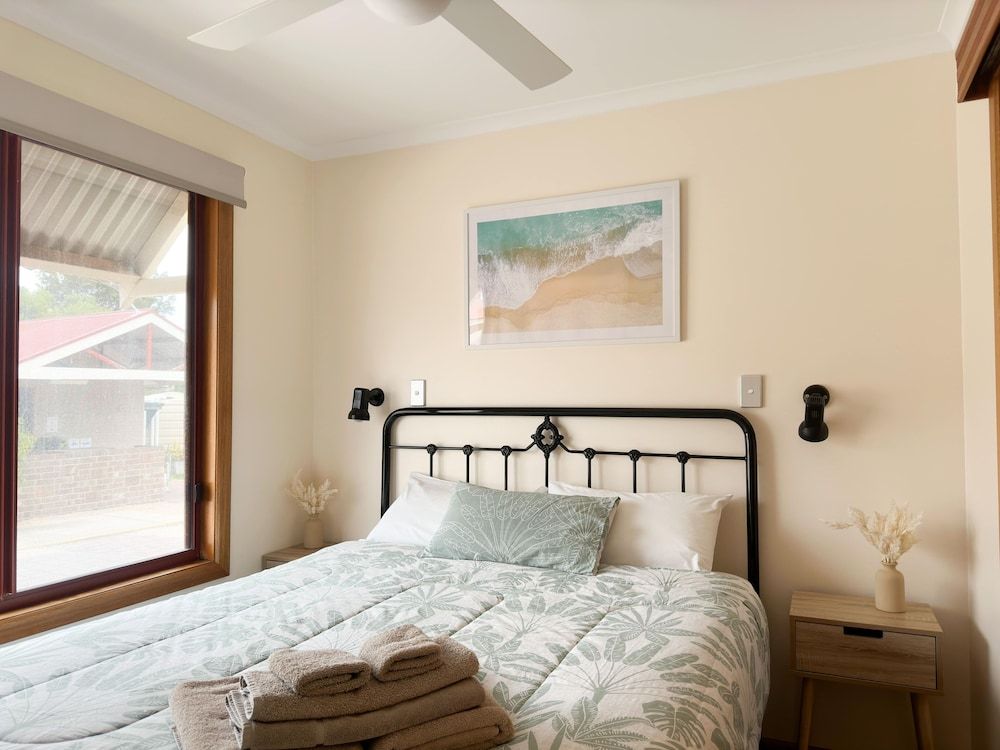 Port Vincent Motel & Apartments Standard Apartment, 2 Bedrooms, Kitchen