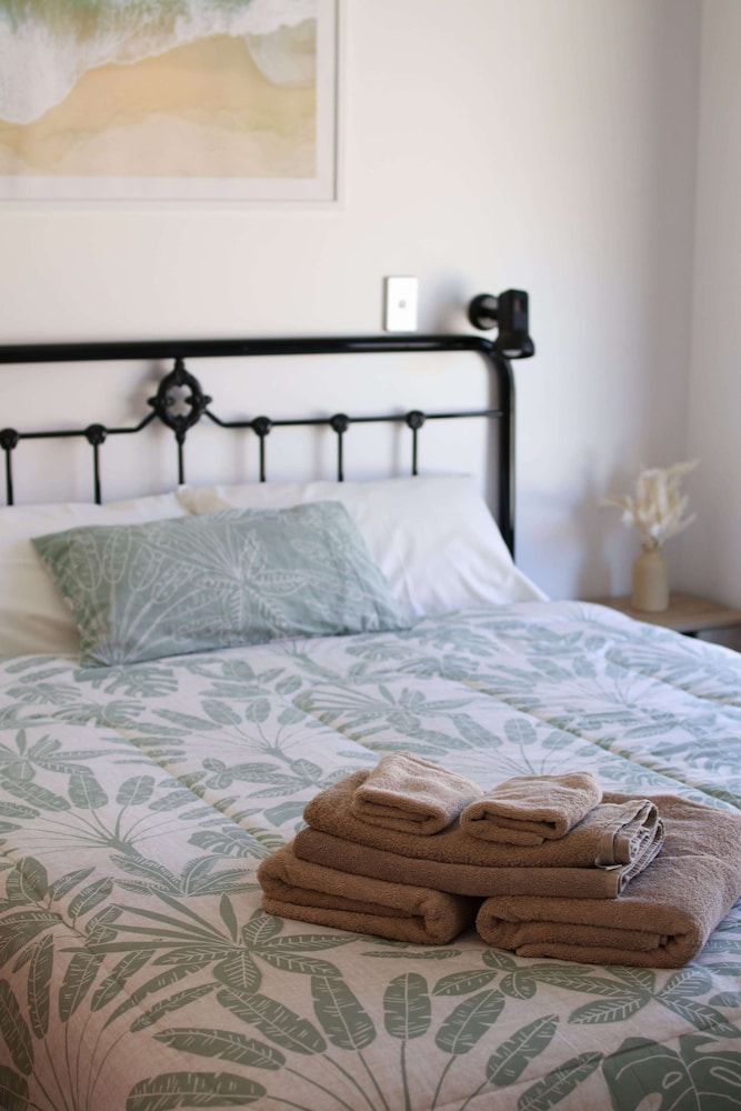 Port Vincent Motel & Apartments Standard Apartment, 2 Bedrooms, Kitchen 3