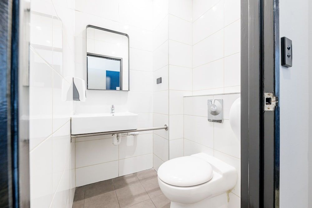 Bunk Backpackers Bed in a 10 Share Female Ensuite 3