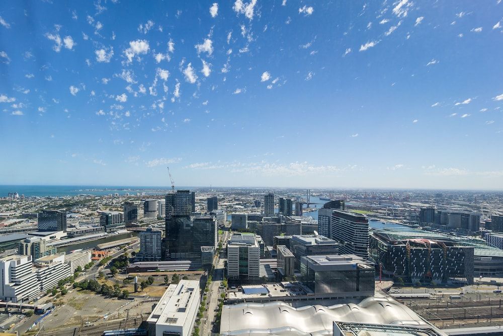 StayIcon Serviced Apartment On Collins Deluxe Apartment, 2 Queen Beds, 2 Bathrooms, City View 9