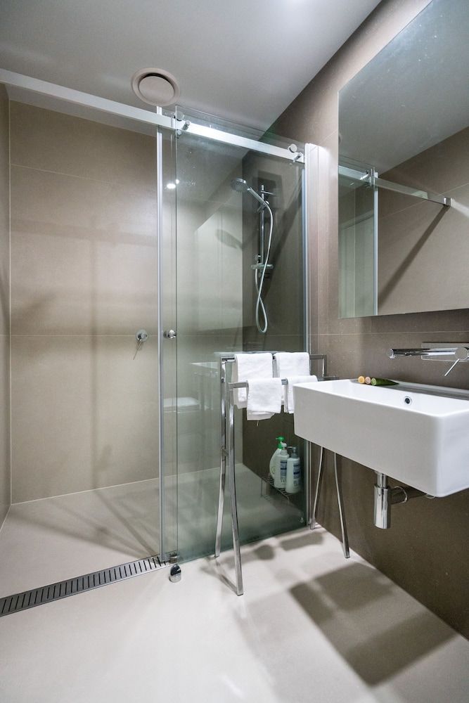 undefined StayIcon Serviced Apartment On Collins 10