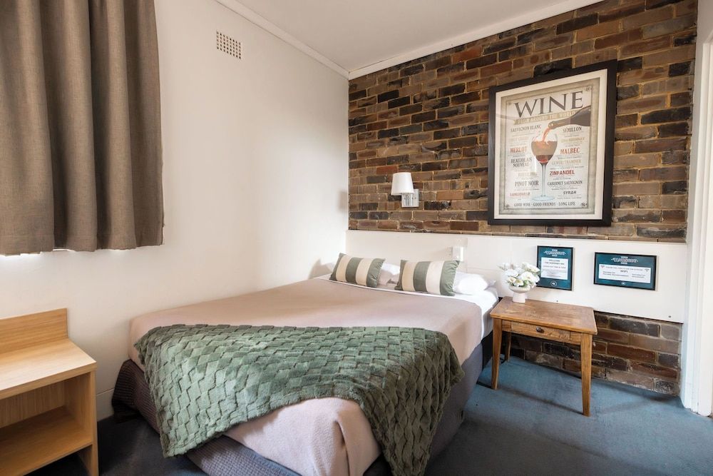 Hornsby Inn Standard Room 2