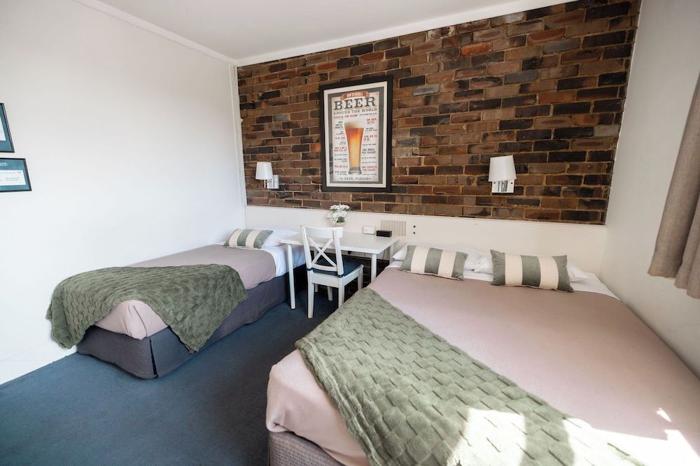 Hornsby Inn Deluxe Room