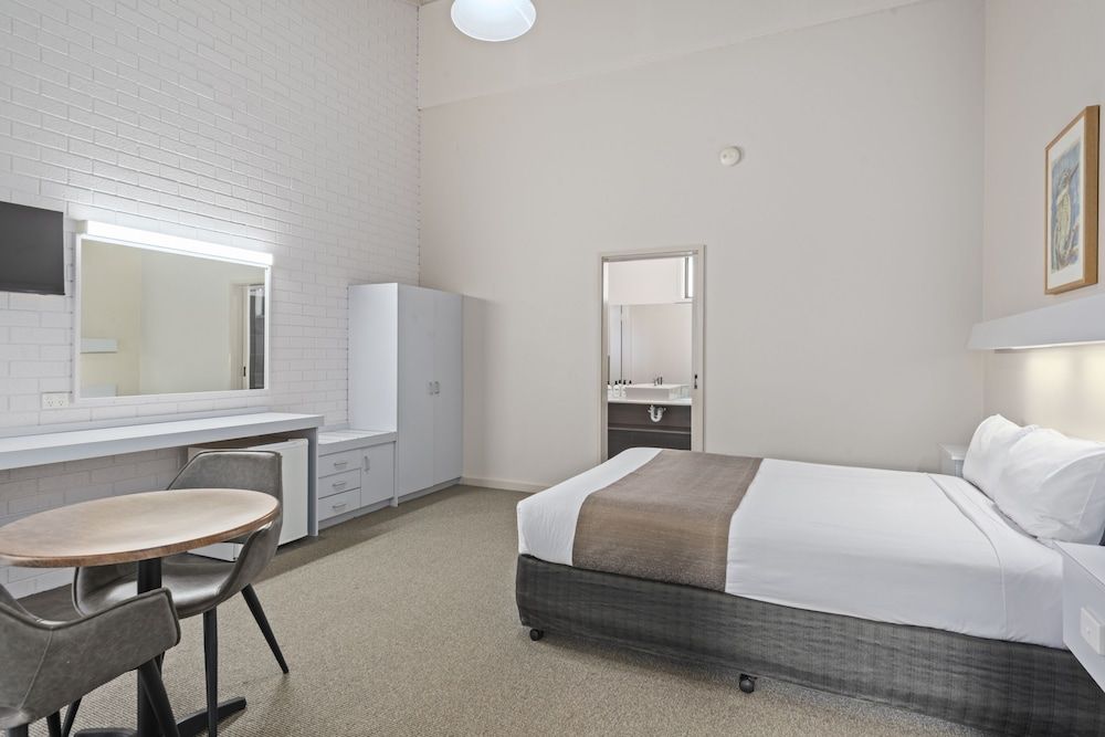 Deluxe Room, 1 Queen Bed, Non Smoking