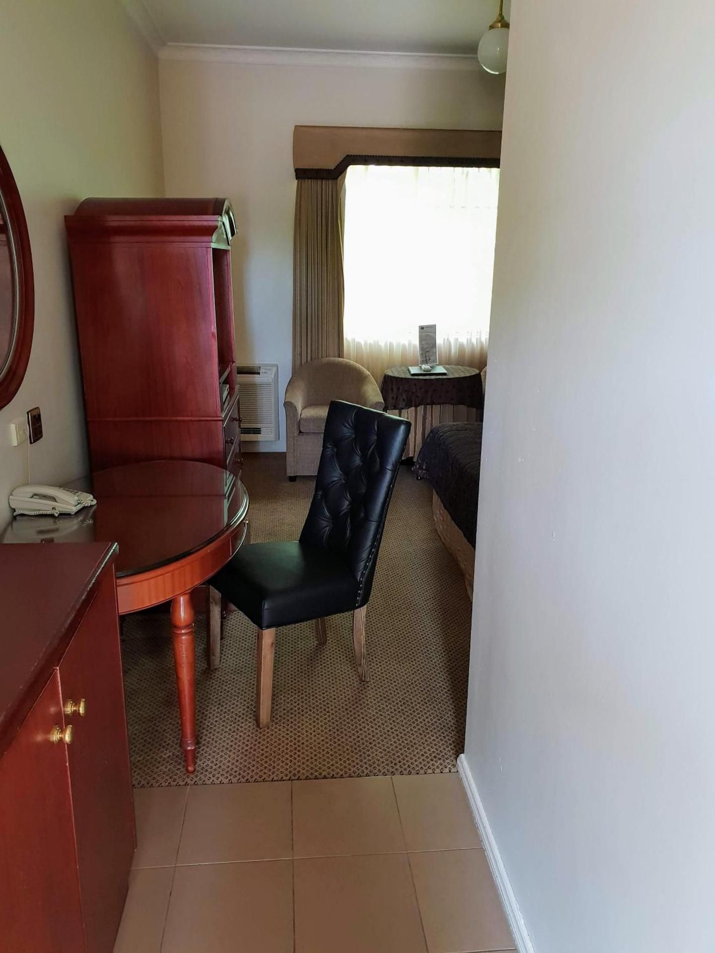 Australian Heritage Motor Inn Superior Queen Suite with Spa Bath (Upstairs Unit)  2