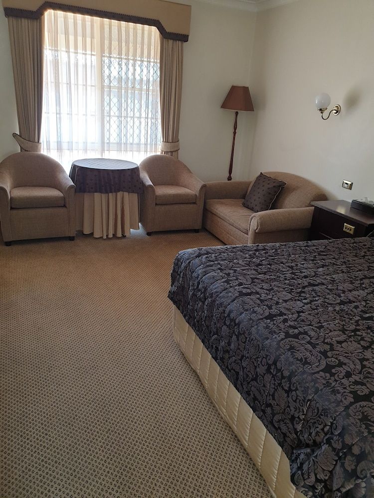 Australian Heritage Motor Inn Small Family Suite