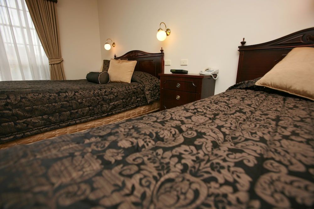 Australian Heritage Motor Inn Small Family Suite 4