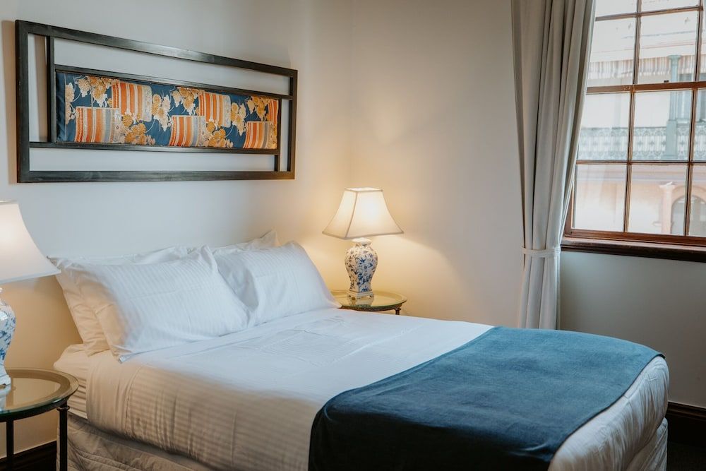 Standard Suite, 1 Queen Bed