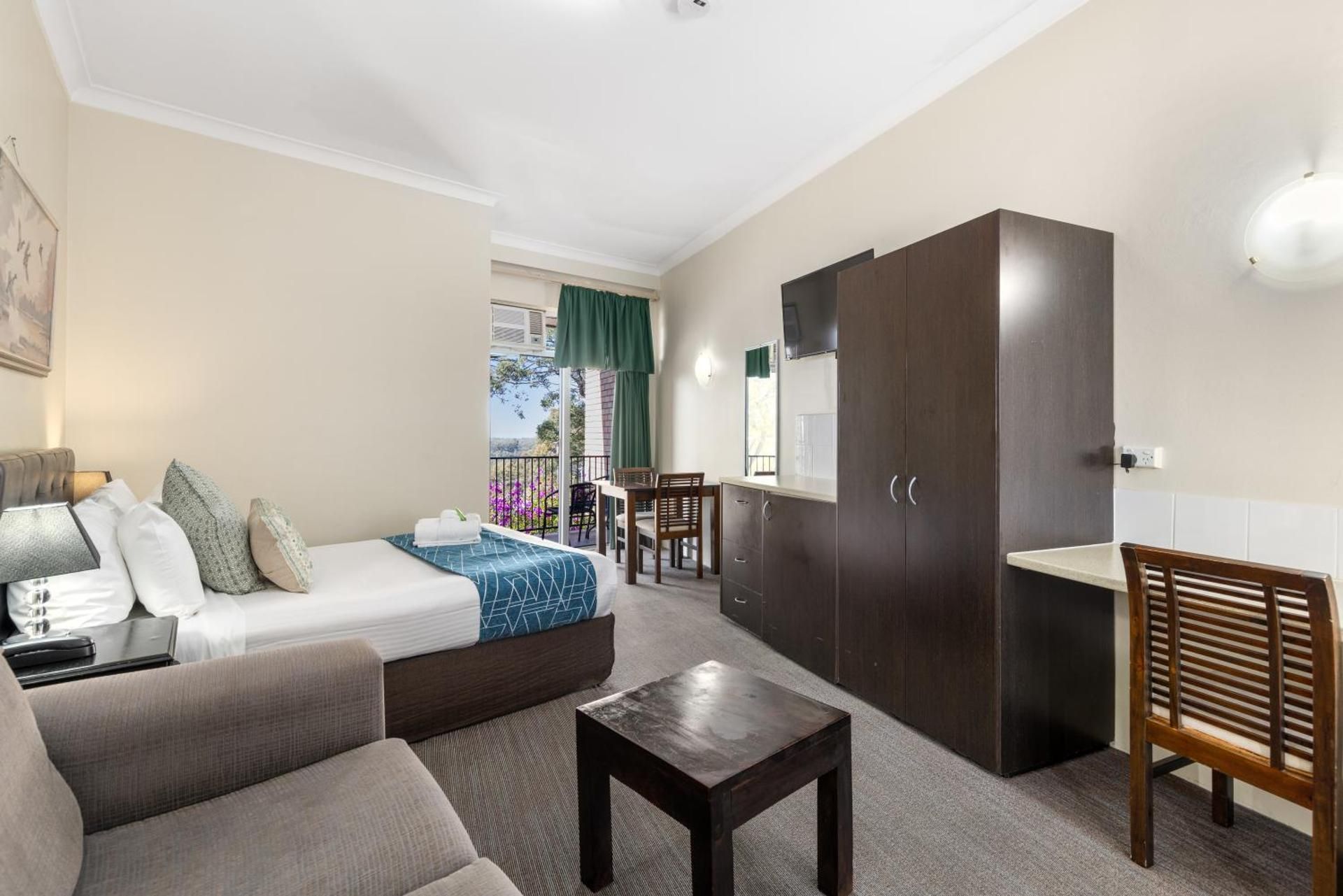 Deluxe Queen Room