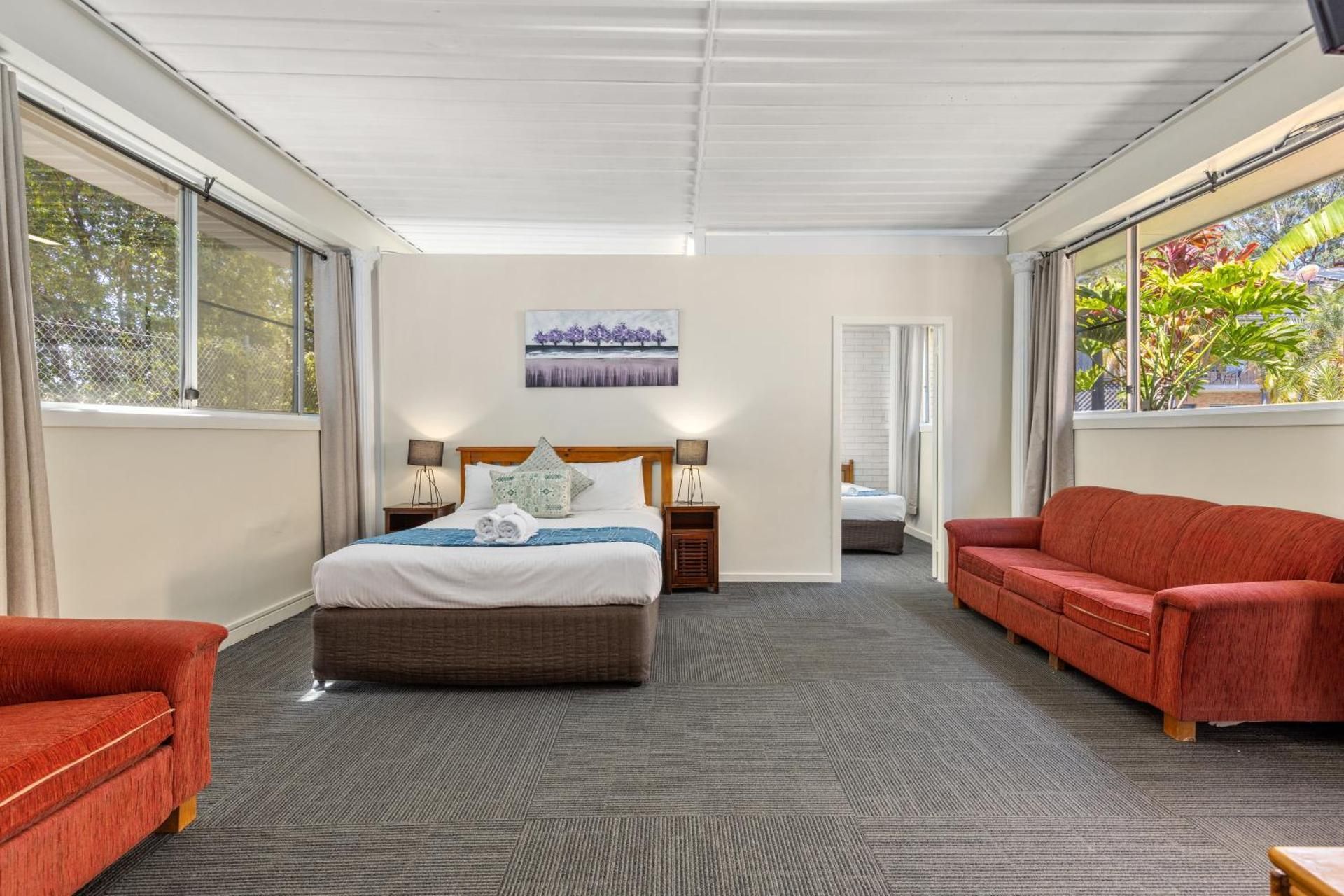 Self Contained Apartment with Separated Bedroom - 7 Pax