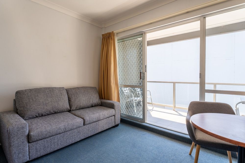 Port Aloha Motel Family Studio (3rd Floor) 8