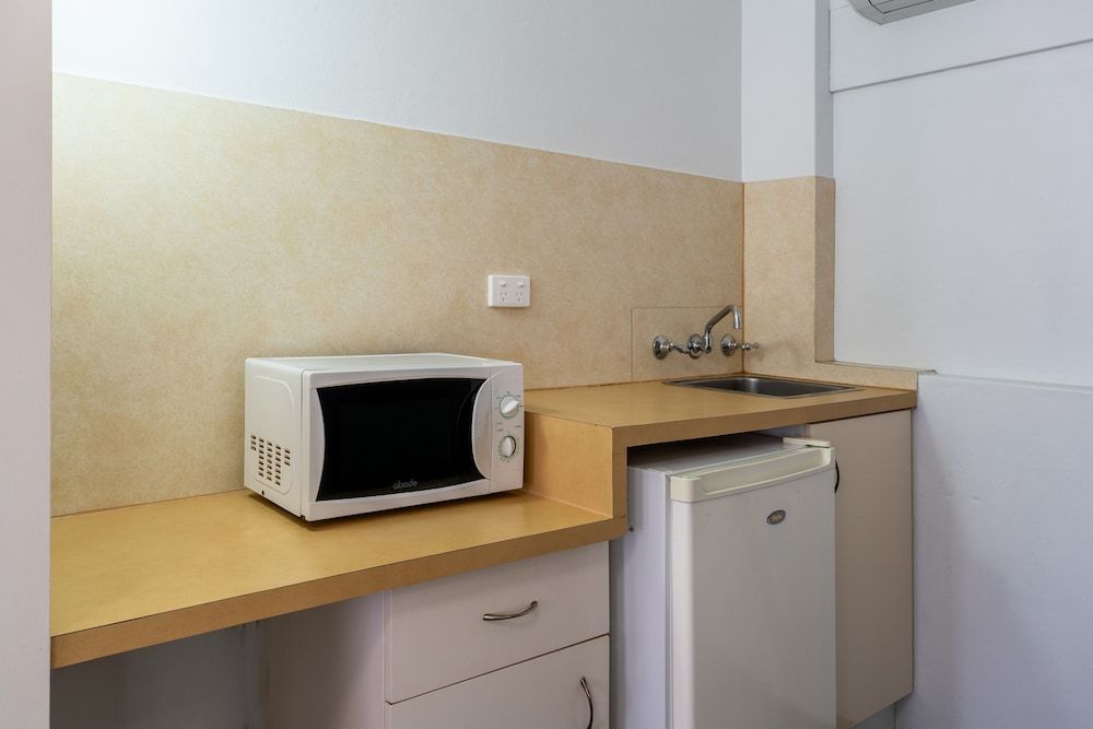 Port Aloha Motel Standard Room 4