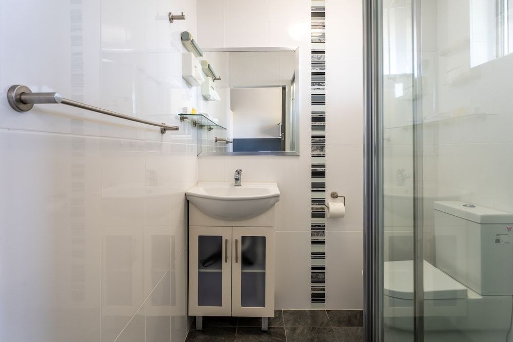 Port Aloha Motel Standard Room, Balcony 5