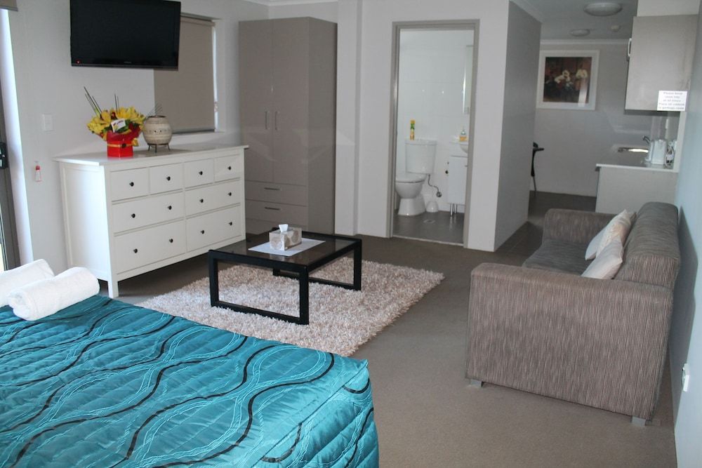 Strathfield Executive Accommodation Deluxe Studio, 2 Double Beds 3