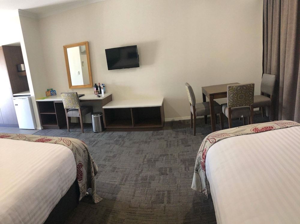 Young Federation Motor Inn Superior Twin Room (Standard Double) 2