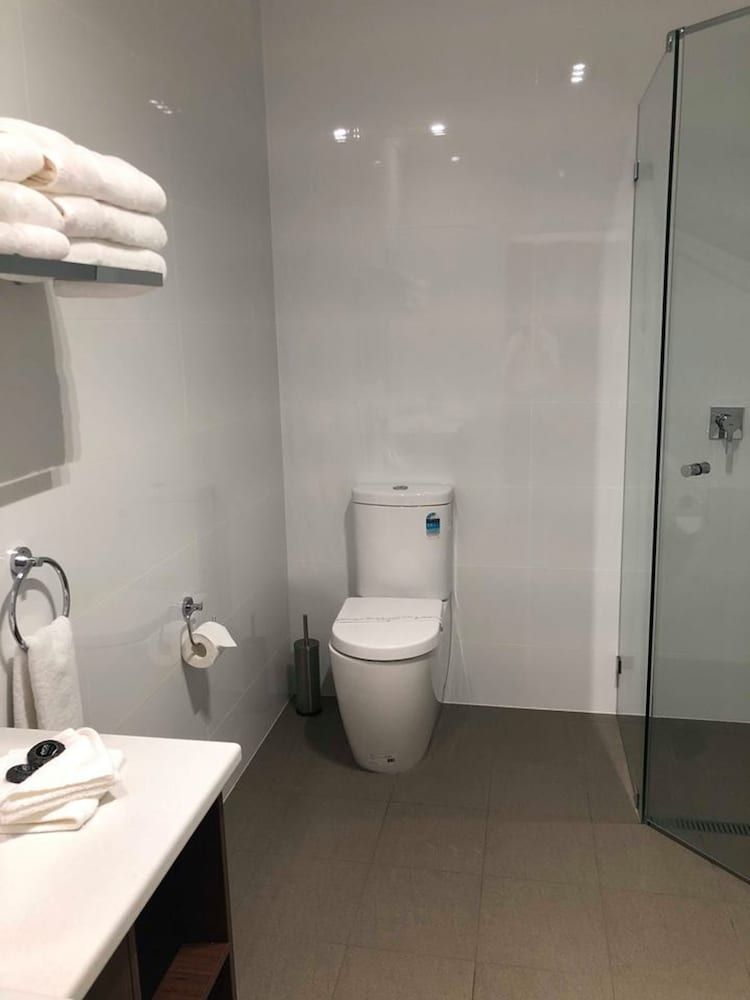 Young Federation Motor Inn Superior Twin Room (Standard Double) 7