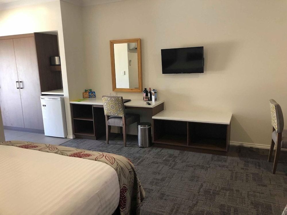 Young Federation Motor Inn Superior Twin Room (Standard Double) 8