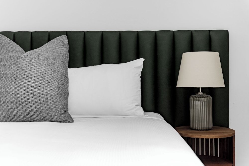 Hotel Challis Potts Point Deluxe Queen Room, 1 Queen Bed 4