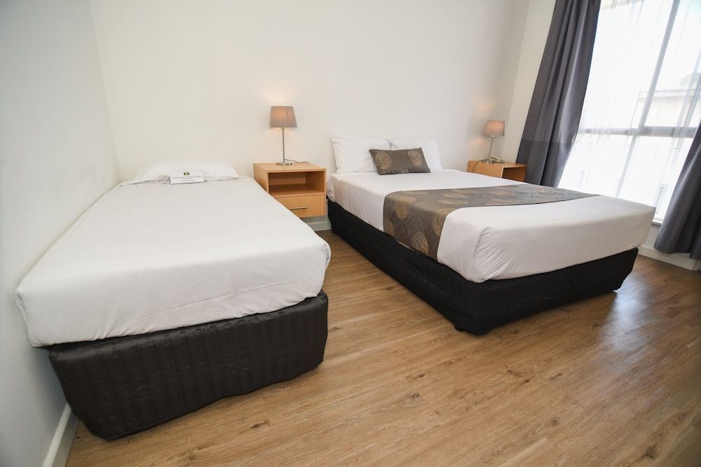 Dandenong Motel Deluxe Twin Room 3