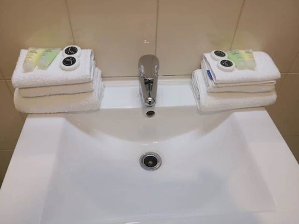 Dandenong Motel Family Room for 7 6