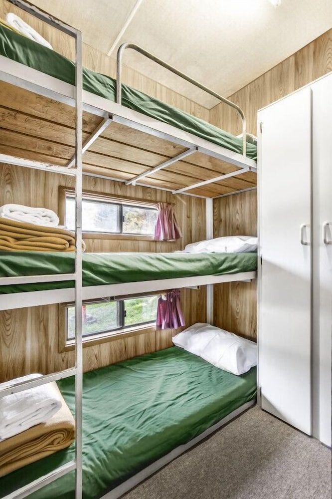 Breeze Holiday Parks - Grampians Basic Cabin 2