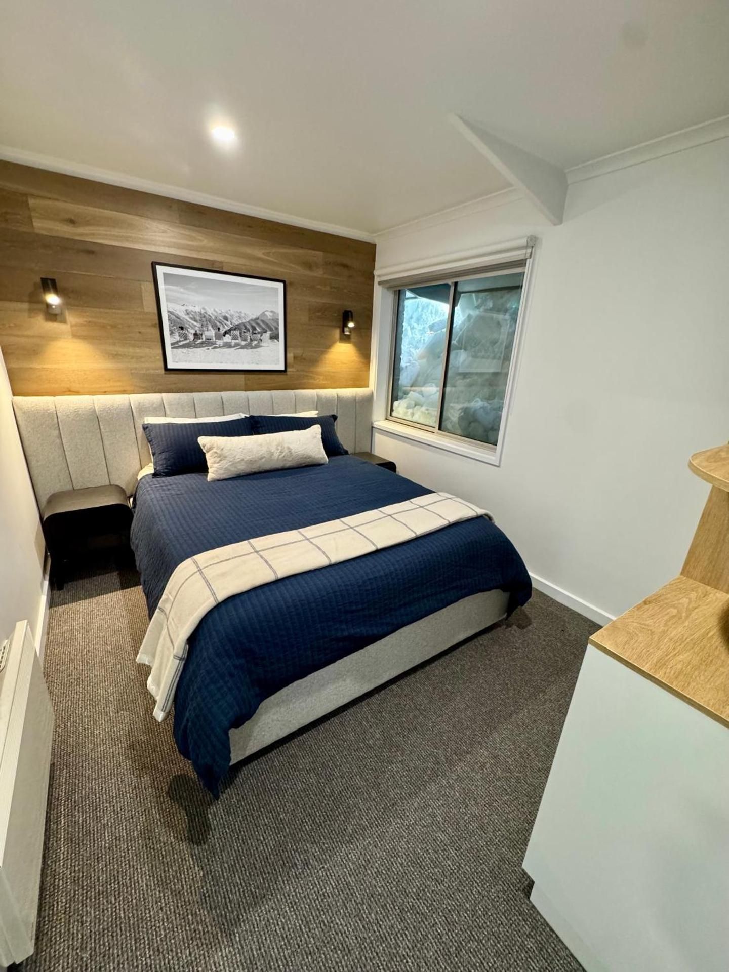 Deluxe Two-Bedroom Apartment 8
