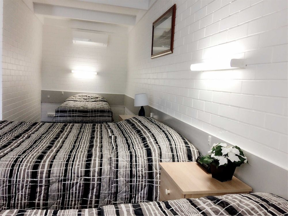 Eureka Lodge Motel Family Room