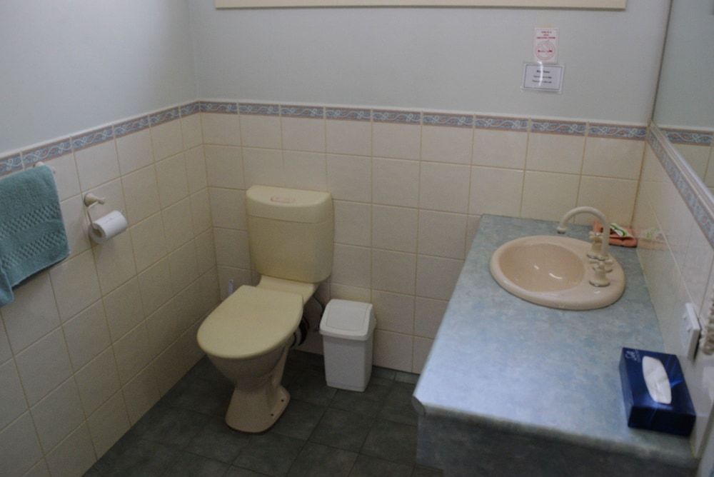 Eureka Lodge Motel Family Room 6