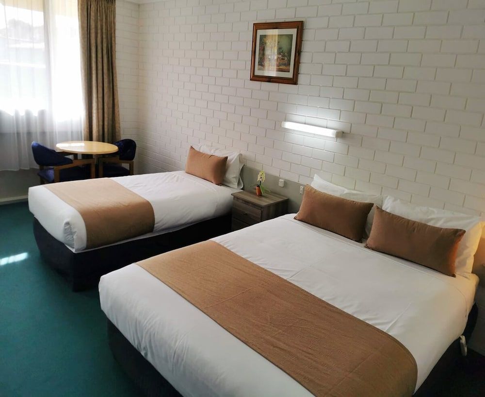 Eureka Lodge Motel Twin Room 4