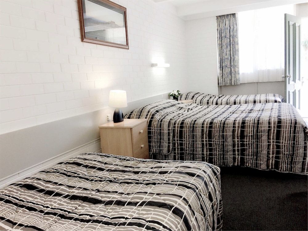 Eureka Lodge Motel Family Room 2