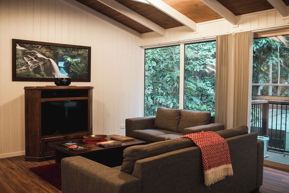 Kondalilla Eco Resort Log Cabin 13