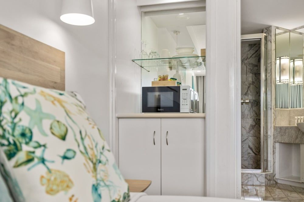 Charlesworth Bay Beach Resort Executive Studio 10